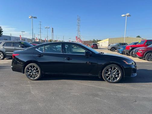 2023 Nissan Altima SR VC-Turbo FWD