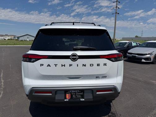 Everest White Pearl Tricoat 2026 Nissan Pathfinder SL