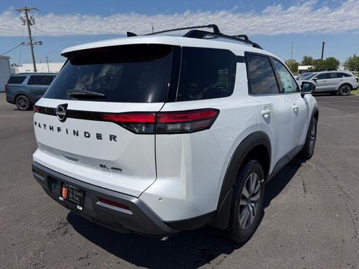 Everest White Pearl Tricoat 2026 Nissan Pathfinder SL