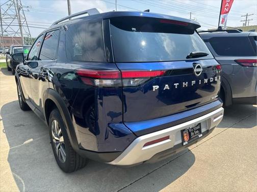 2025 Nissan Pathfinder SL 4WD