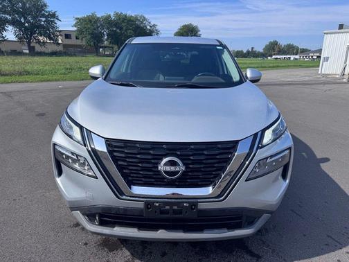 Brilliant Silver Metallic 2023 Nissan Rogue SV
