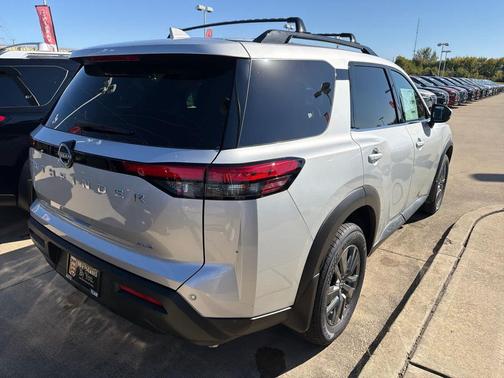 2025 Nissan Pathfinder SV 4WD
