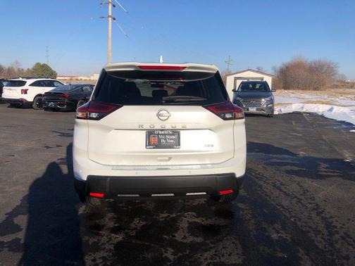 2026 Nissan Rogue SV