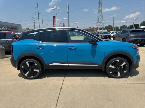 2025 Nissan Kicks SR