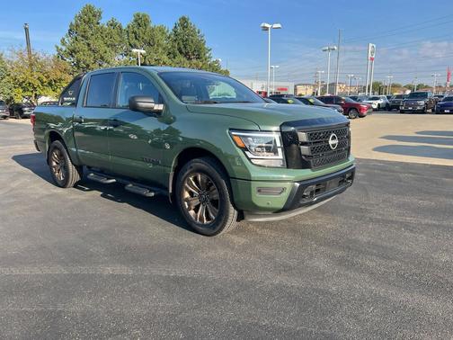 2024 Nissan Titan SV