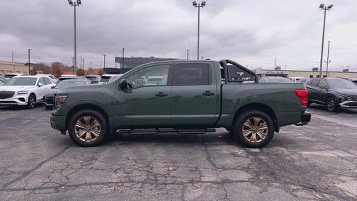 2024 Nissan Titan SV