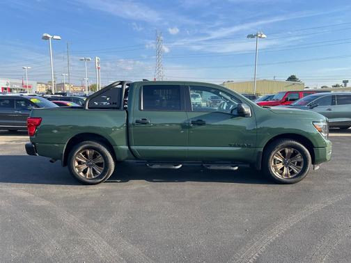2024 Nissan Titan SV