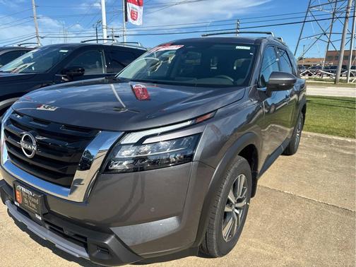 2025 Nissan Pathfinder SL 4WD