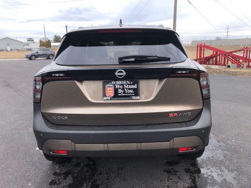 2025 Nissan Kicks SR