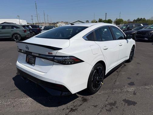 Aspen White Tricoat 2026 Nissan Sentra SR