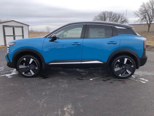 2025 Nissan Kicks SR