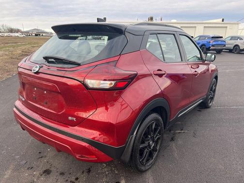 2021 Nissan Kicks SR