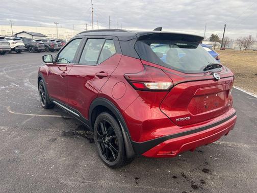 2021 Nissan Kicks SR