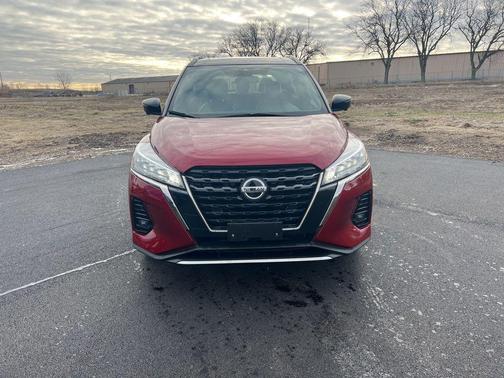 2021 Nissan Kicks SR