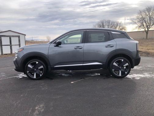 2025 Nissan Kicks SR