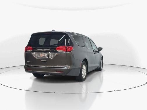 Granite Crystal Metallic Clearcoat 2023 Chrysler Voyager LX