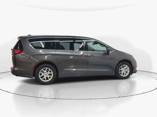Granite Crystal Metallic Clearcoat 2023 Chrysler Voyager LX