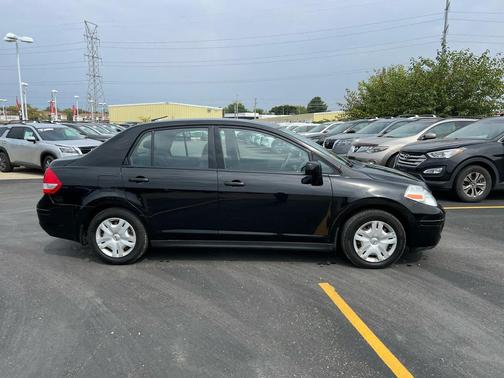 2011 Nissan Versa 1.8 S