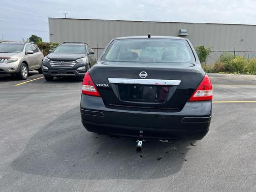2011 Nissan Versa 1.8 S