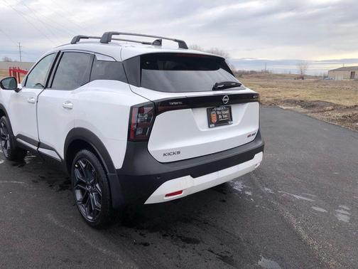 2026 Nissan Kicks SR