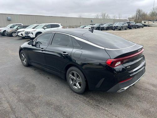 Ebony Black 2022 Kia K5 LX