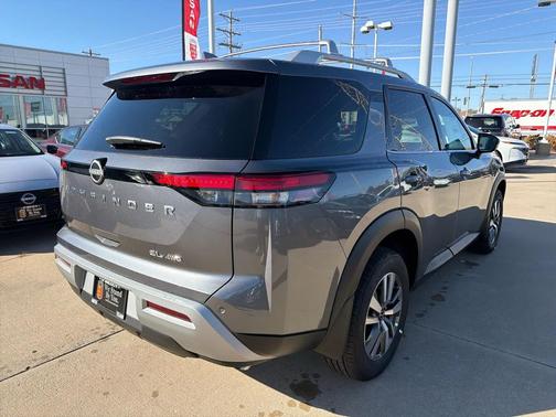 2025 Nissan Pathfinder SL 4WD