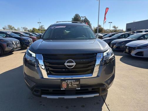 2025 Nissan Pathfinder SL 4WD