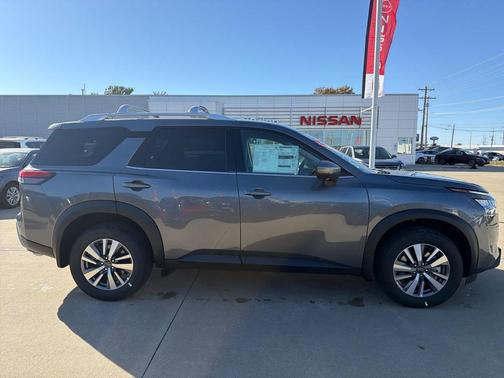 2025 Nissan Pathfinder SL 4WD