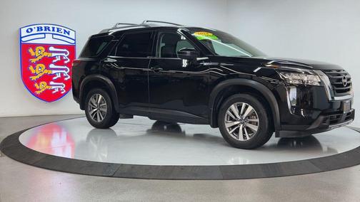 Super Black 2024 Nissan Pathfinder SL 4WD
