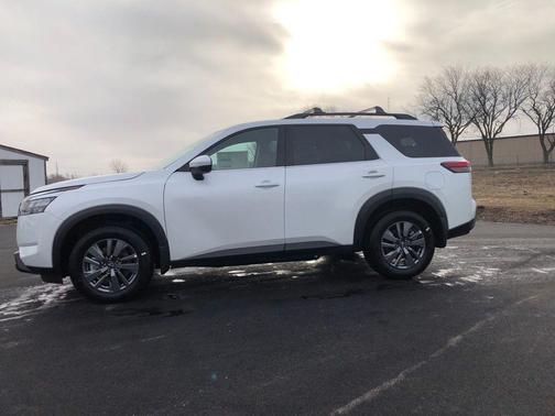 2025 Nissan Pathfinder SV 4WD