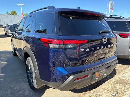 2025 Nissan Pathfinder SV 4WD