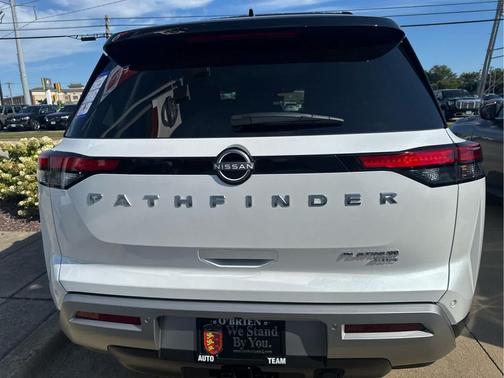 2025 Nissan Pathfinder Platinum 4WD