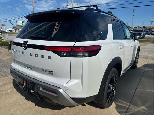 2025 Nissan Pathfinder Platinum 4WD