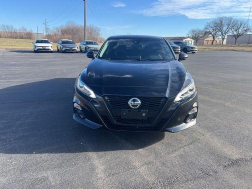 2022 Nissan Altima SR FWD