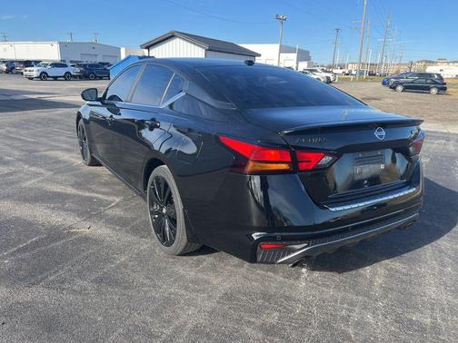 2022 Nissan Altima SR FWD