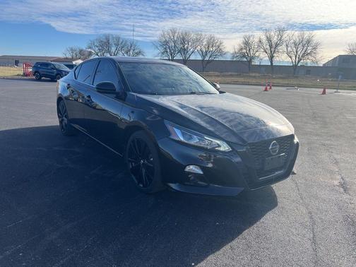 2022 Nissan Altima SR FWD