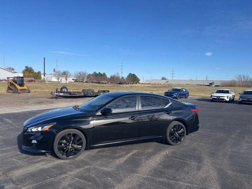 2022 Nissan Altima SR FWD