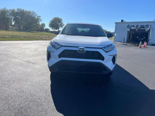 Ice Cap 2024 Toyota RAV4 LE