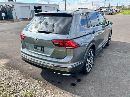 Platinum Gray Metallic 2020 Volkswagen Tiguan 2.0T SEL R-Line 4MOTION