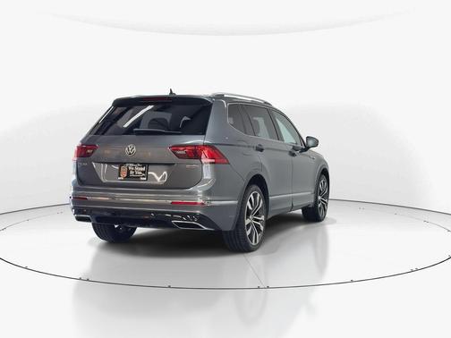 Platinum Gray Metallic 2020 Volkswagen Tiguan 2.0T SEL R-Line 4MOTION