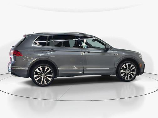 Platinum Gray Metallic 2020 Volkswagen Tiguan 2.0T SEL R-Line 4MOTION