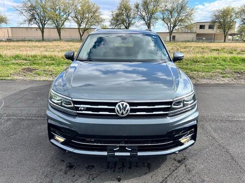 Platinum Gray Metallic 2020 Volkswagen Tiguan 2.0T SEL R-Line 4MOTION