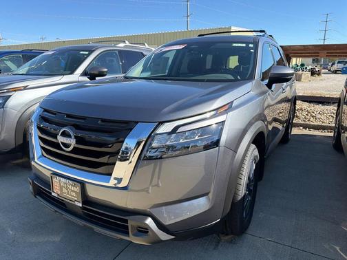 2025 Nissan Pathfinder SV 4WD