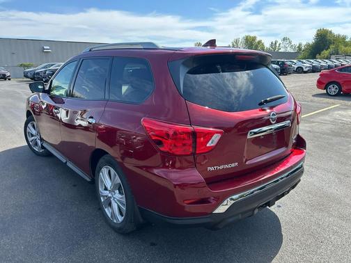 2019 Nissan Pathfinder SL