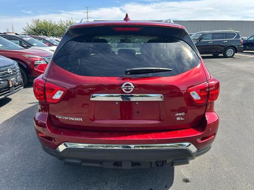 2019 Nissan Pathfinder SL
