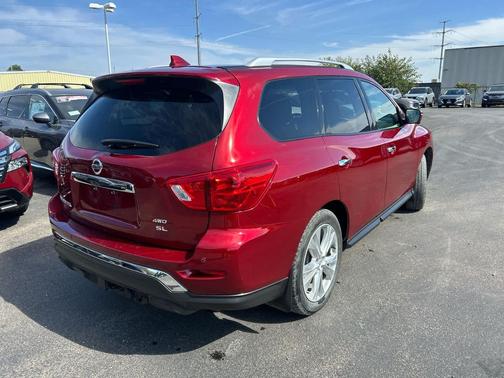 2019 Nissan Pathfinder SL
