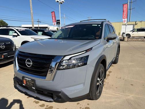 2025 Nissan Pathfinder Platinum 4WD