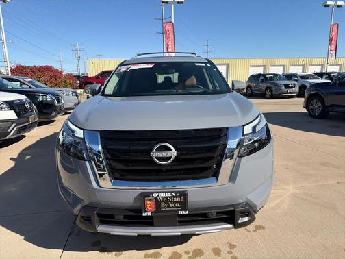 2025 Nissan Pathfinder Platinum 4WD