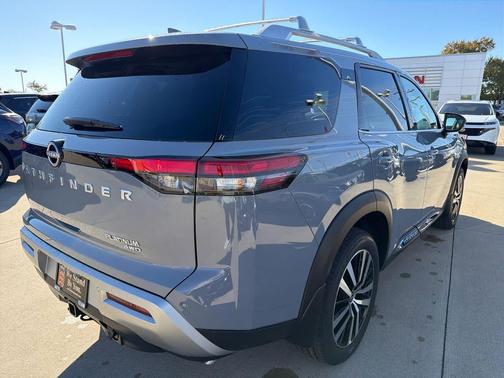 2025 Nissan Pathfinder Platinum 4WD