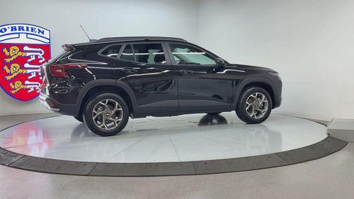 Mosaic Black Metallic 2025 Chevrolet Trax LT